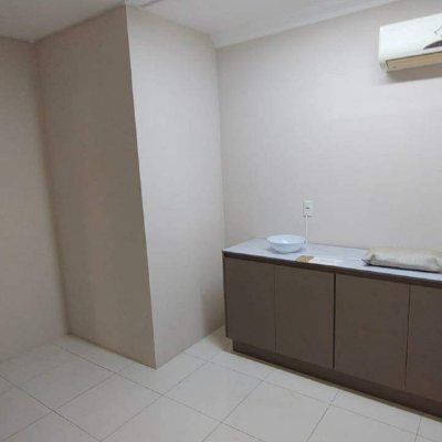 Sala com 200m², 5 garagens, no bairro Areias em São José