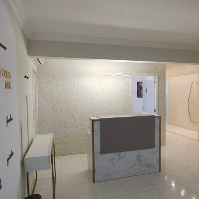 Sala com 200m², 5 garagens, no bairro Areias em São José