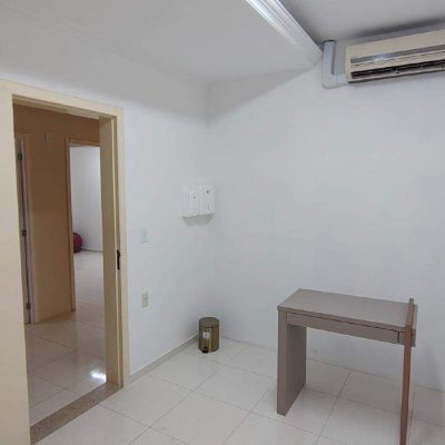 Sala com 200m², 5 garagens, no bairro Areias em São José