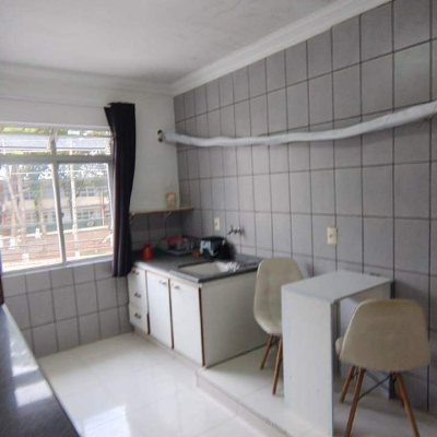 Sala com 200m², 5 garagens, no bairro Areias em São José