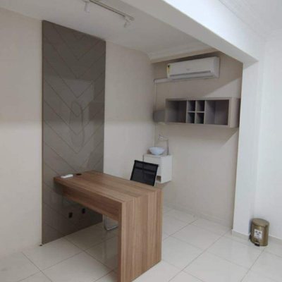 Sala com 200m², 5 garagens, no bairro Areias em São José