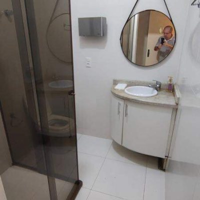 Sala com 200m², 5 garagens, no bairro Areias em São José