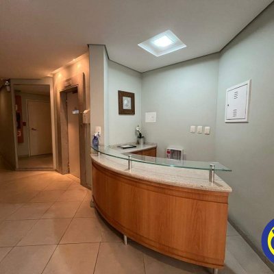 Apartamento com 105m², 2 quartos, 1 suíte, 2 garagens, no bairro Centro em Florianópolis