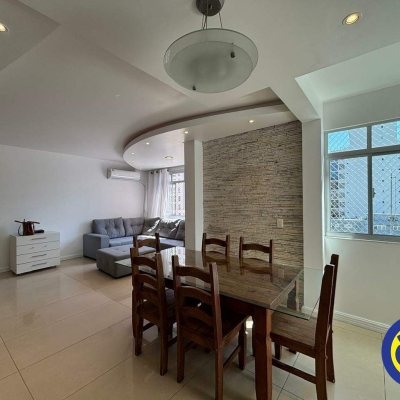 Apartamento com 105m², 2 quartos, 1 suíte, 2 garagens, no bairro Centro em Florianópolis