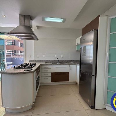 Apartamento com 105m², 2 quartos, 1 suíte, 2 garagens, no bairro Centro em Florianópolis