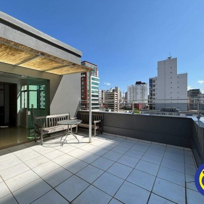 Apartamento com 105m², 2 quartos, 1 suíte, 2 garagens, no bairro Centro em Florianópolis