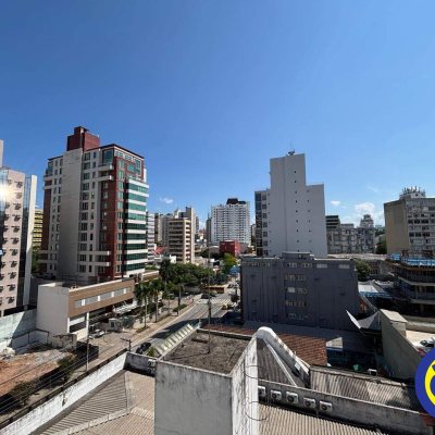 Apartamento com 105m², 2 quartos, 1 suíte, 2 garagens, no bairro Centro em Florianópolis