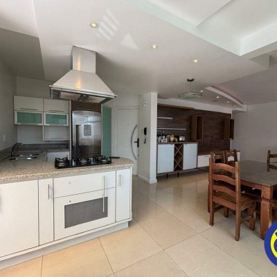 Apartamento com 105m², 2 quartos, 1 suíte, 2 garagens, no bairro Centro em Florianópolis