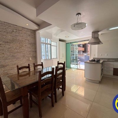 Apartamento com 105m², 2 quartos, 1 suíte, 2 garagens, no bairro Centro em Florianópolis