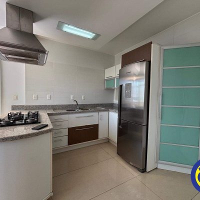 Apartamento com 105m², 2 quartos, 1 suíte, 2 garagens, no bairro Centro em Florianópolis