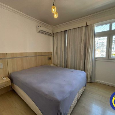 Apartamento com 105m², 2 quartos, 1 suíte, 2 garagens, no bairro Centro em Florianópolis