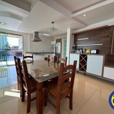 Apartamento com 105m², 2 quartos, 1 suíte, 2 garagens, no bairro Centro em Florianópolis