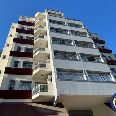 Apartamento com 105m², 2 quartos, 1 suíte, 2 garagens, no bairro Centro em Florianópolis