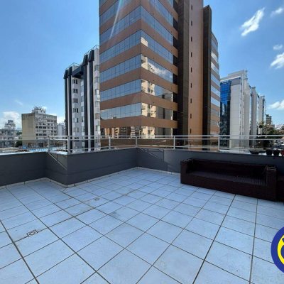 Apartamento com 105m², 2 quartos, 1 suíte, 2 garagens, no bairro Centro em Florianópolis