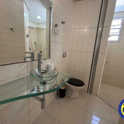 Apartamento com 105m², 2 quartos, 1 suíte, 2 garagens, no bairro Centro em Florianópolis