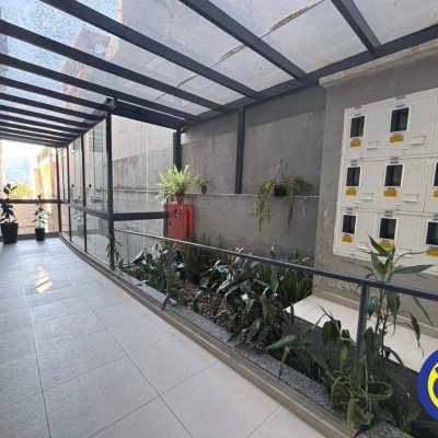 Apartamento com 32m², 1 quarto, 1 garagem, no bairro Trindade em Florianópolis