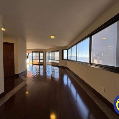 Apartamento com 220m², 4 quartos, 2 suítes, 2 garagens, no bairro Centro em Florianópolis