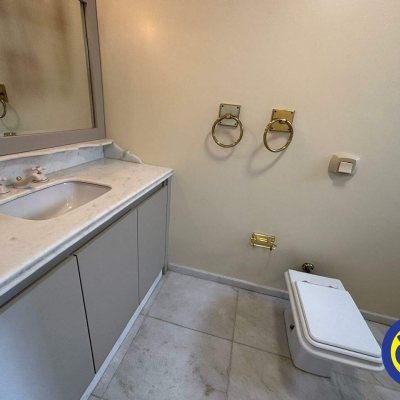 Apartamento com 220m², 4 quartos, 2 suítes, 2 garagens, no bairro Centro em Florianópolis
