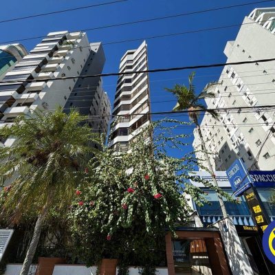 Apartamento com 220m², 4 quartos, 2 suítes, 2 garagens, no bairro Centro em Florianópolis