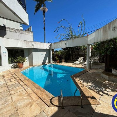 Apartamento com 220m², 4 quartos, 2 suítes, 2 garagens, no bairro Centro em Florianópolis