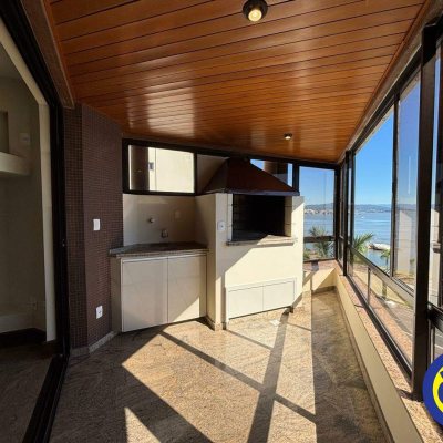 Apartamento com 220m², 4 quartos, 2 suítes, 2 garagens, no bairro Centro em Florianópolis