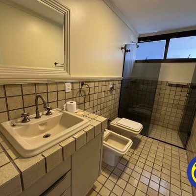 Apartamento com 220m², 4 quartos, 2 suítes, 2 garagens, no bairro Centro em Florianópolis