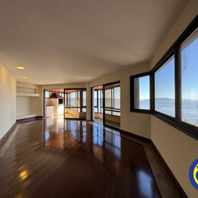 Apartamento com 220m², 4 quartos, 2 suítes, 2 garagens, no bairro Centro em Florianópolis