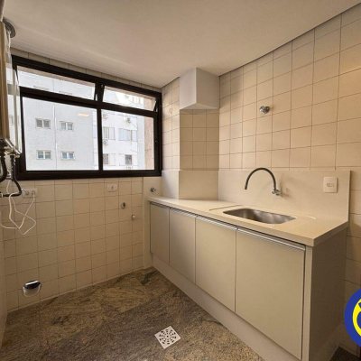 Apartamento com 220m², 4 quartos, 2 suítes, 2 garagens, no bairro Centro em Florianópolis