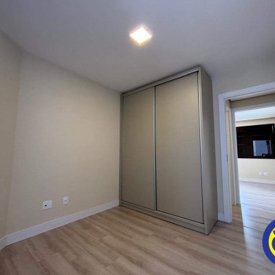 Apartamento com 220m², 4 quartos, 2 suítes, 2 garagens, no bairro Centro em Florianópolis