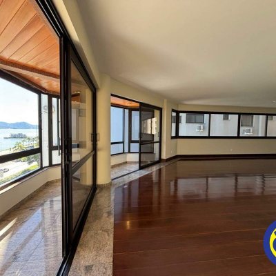 Apartamento com 220m², 4 quartos, 2 suítes, 2 garagens, no bairro Centro em Florianópolis