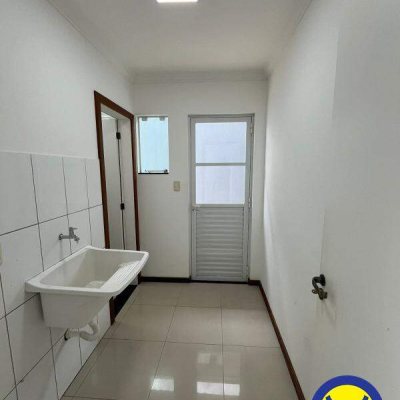 Casa com 250m², 3 quartos, 1 suíte, 2 garagens, no bairro Pedra Branca em Palhoça