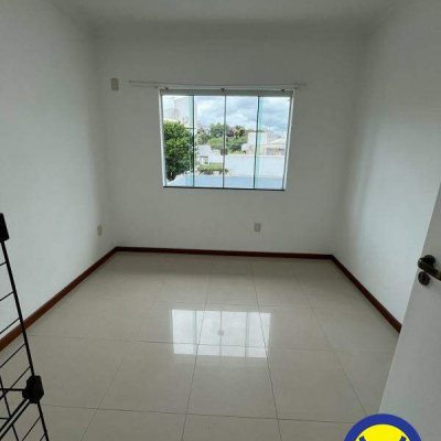 Casa com 250m², 3 quartos, 1 suíte, 2 garagens, no bairro Pedra Branca em Palhoça