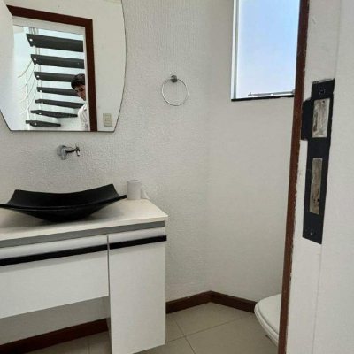 Casa com 250m², 3 quartos, 1 suíte, 2 garagens, no bairro Pedra Branca em Palhoça