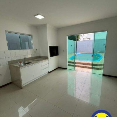 Casa com 250m², 3 quartos, 1 suíte, 2 garagens, no bairro Pedra Branca em Palhoça