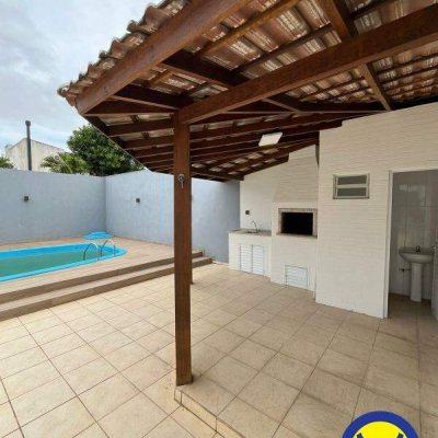 Casa com 250m², 3 quartos, 1 suíte, 2 garagens, no bairro Pedra Branca em Palhoça