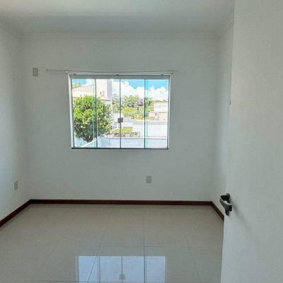 Casa com 250m², 3 quartos, 1 suíte, 2 garagens, no bairro Pedra Branca em Palhoça