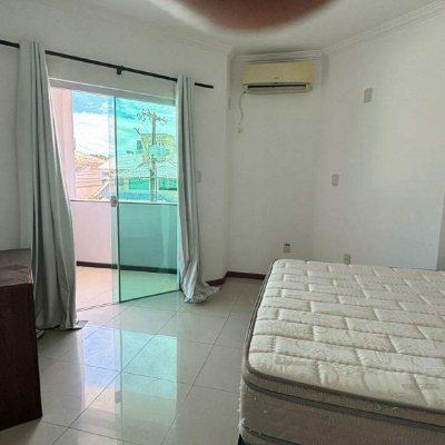 Casa com 250m², 3 quartos, 1 suíte, 2 garagens, no bairro Pedra Branca em Palhoça