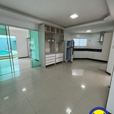 Casa com 250m², 3 quartos, 1 suíte, 2 garagens, no bairro Pedra Branca em Palhoça