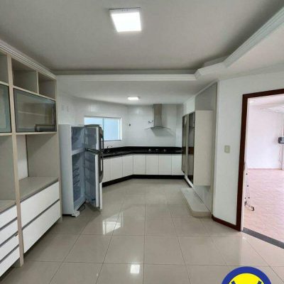 Casa com 250m², 3 quartos, 1 suíte, 2 garagens, no bairro Pedra Branca em Palhoça