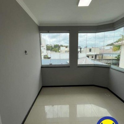 Casa com 250m², 3 quartos, 1 suíte, 2 garagens, no bairro Pedra Branca em Palhoça