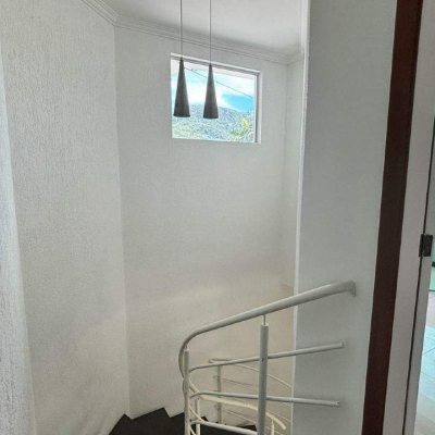 Casa com 250m², 3 quartos, 1 suíte, 2 garagens, no bairro Pedra Branca em Palhoça