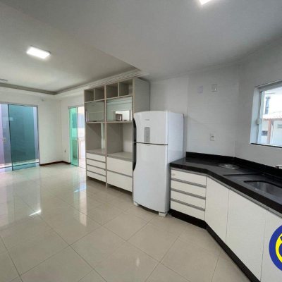 Casa com 250m², 3 quartos, 1 suíte, 2 garagens, no bairro Pedra Branca em Palhoça