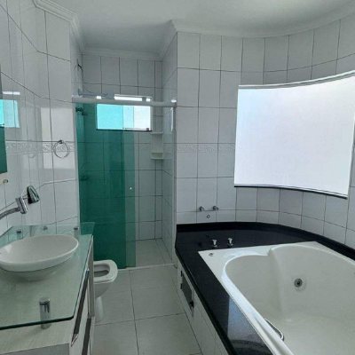 Casa com 250m², 3 quartos, 1 suíte, 2 garagens, no bairro Pedra Branca em Palhoça