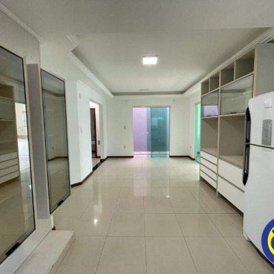 Casa com 250m², 3 quartos, 1 suíte, 2 garagens, no bairro Pedra Branca em Palhoça