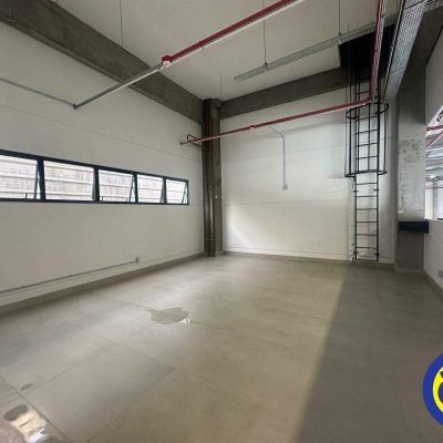 Loja com 3677m², no bairro Pedra Branca em Palhoça