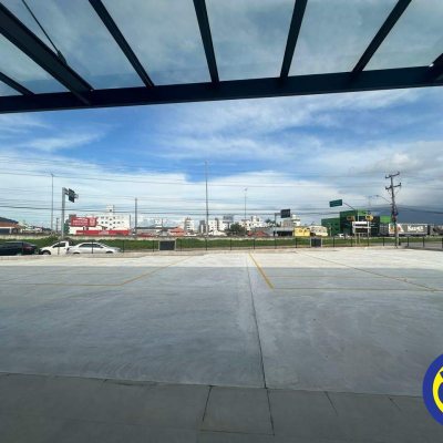 Loja com 3677m², no bairro Pedra Branca em Palhoça