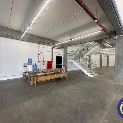 Loja com 3677m², no bairro Pedra Branca em Palhoça