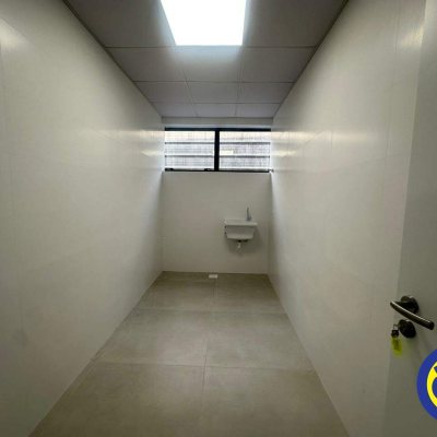 Loja com 3677m², no bairro Pedra Branca em Palhoça