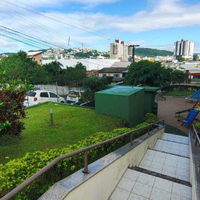 Apartamento com 57m², 2 quartos, 1 garagem, no bairro Barreiros em São José