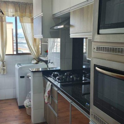 Apartamento com 57m², 2 quartos, 1 garagem, no bairro Barreiros em São José